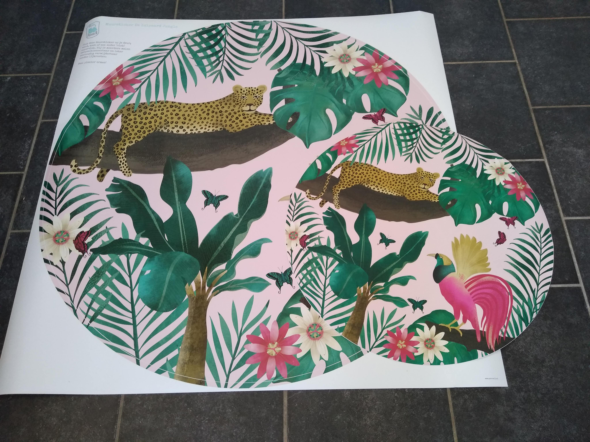 jungle muursticker gedrukt op twee materiaalsoorten
