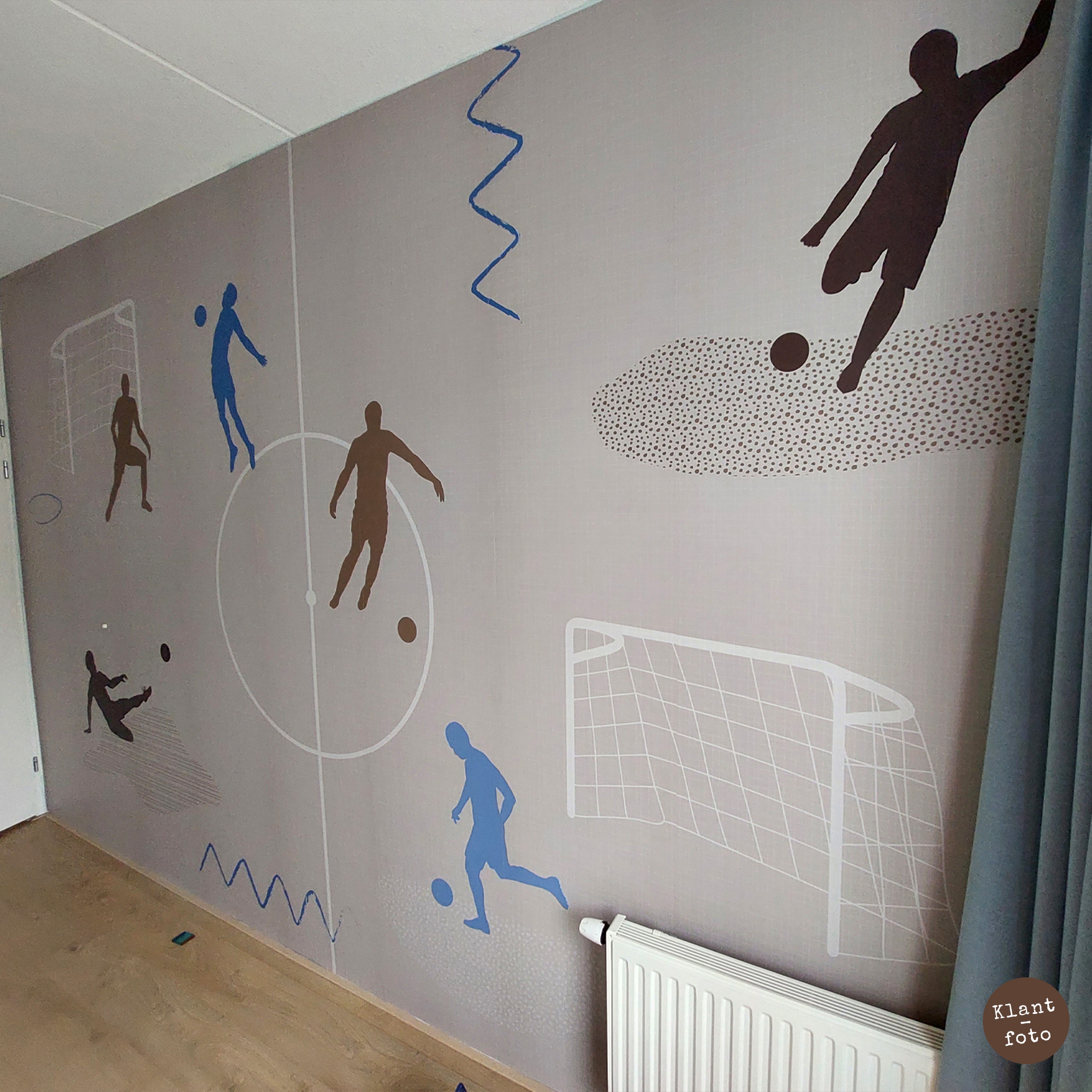 Voetbal behang mural op maat gemaakt en kleur aangepast voor een klant