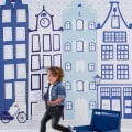 Kinderbehang met stadssilhouet en vliegtuig, behang, kinderbehang.