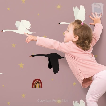 Behang, kinderbehang met zwanen en sterren voor kinderkamer.