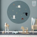 Behang met zwanen, regenbogen en sterren voor kinderkamer.