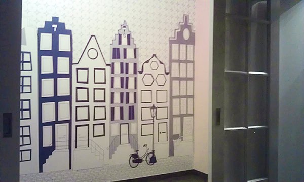 Stadsgezicht muurdecoratie Behang, kinderbehang met stadsgezicht en fiets.