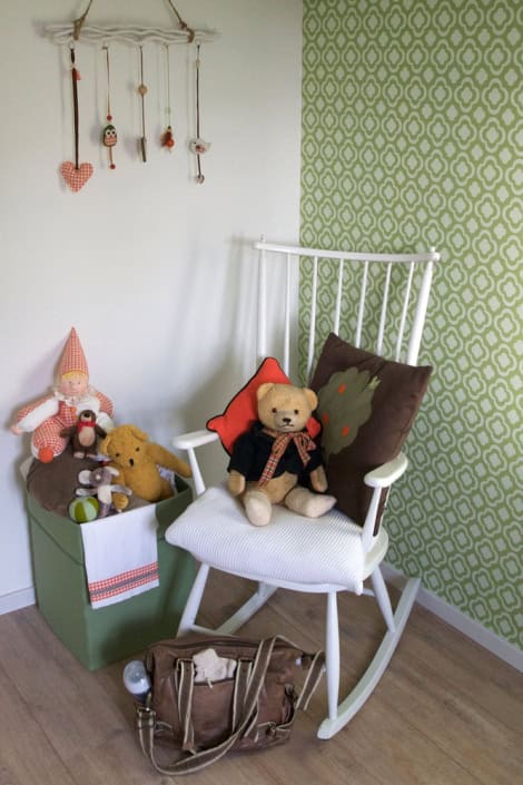 KamerElla-Wonenvoorjou-7 Behang, kinderbehang met groene patroon in kinderkamer.