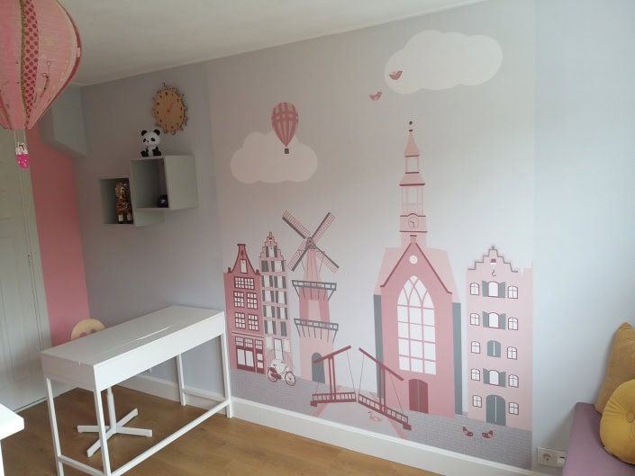 Kinderkamer muurdecoratie met stadsthema Behang, kinderbehang met stad en luchtballonnen.