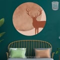 Behang met hert en maan, kinderbehang, roestkleur, muurdecoratie.