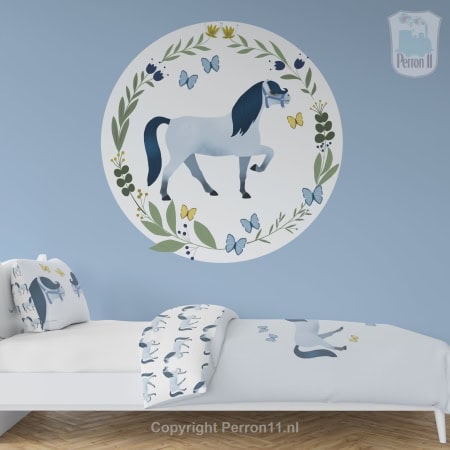 Behang, kinderbehang met paard en bloemenkrans.