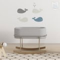 Behang met walvissen, kinderbehang, mint blauw, grijs en wit.