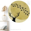 Behang, kinderbehang met silhouet van een hert en vogels.