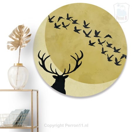 Behang, kinderbehang met hert en vogels in oker en zwart.