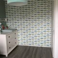 Behang, kinderbehang met auto's in blauw, groen en geel.