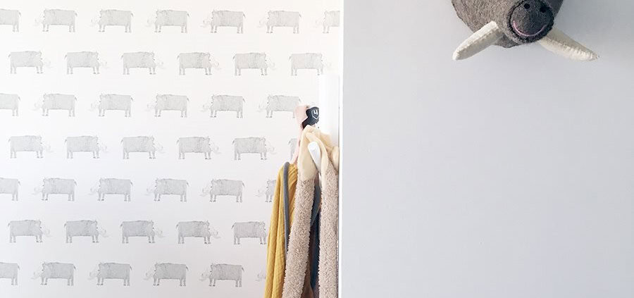 Behang met kinderbehang met hond en muurstickers, kinderkamer decoratie.