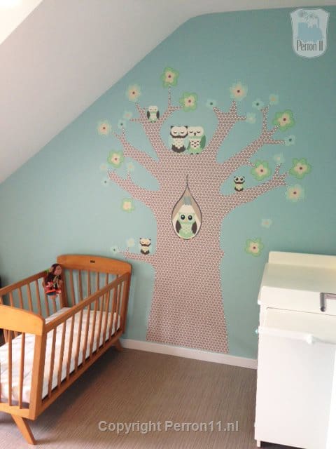 Behang met uiltjes en boom voor kinderbehang, babykamer.