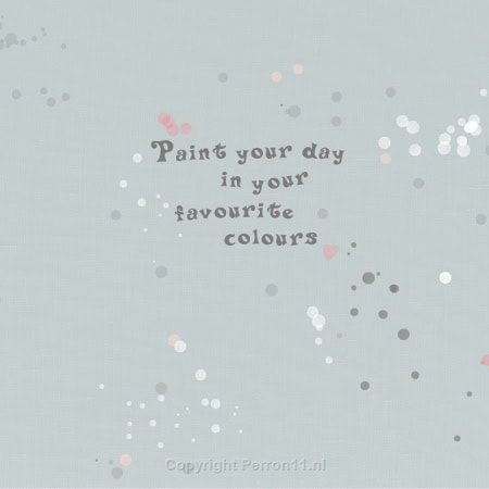 Behang, kinderbehang met stippen en tekst 'Paint your day in your favourite colours'.