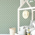 Behang, kinderbehang met palmboom patroon in groen en beige.