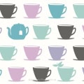Behang met theekopjes, kinderbehang in pastelkleuren en zwart.