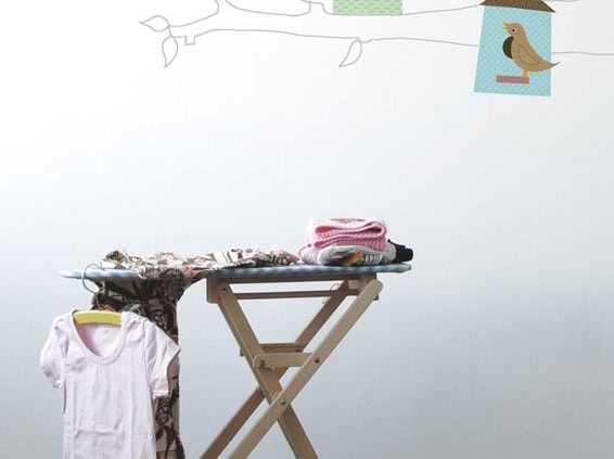 Behang, kinderbehang met vogels en huisjes voor kinderkamer.