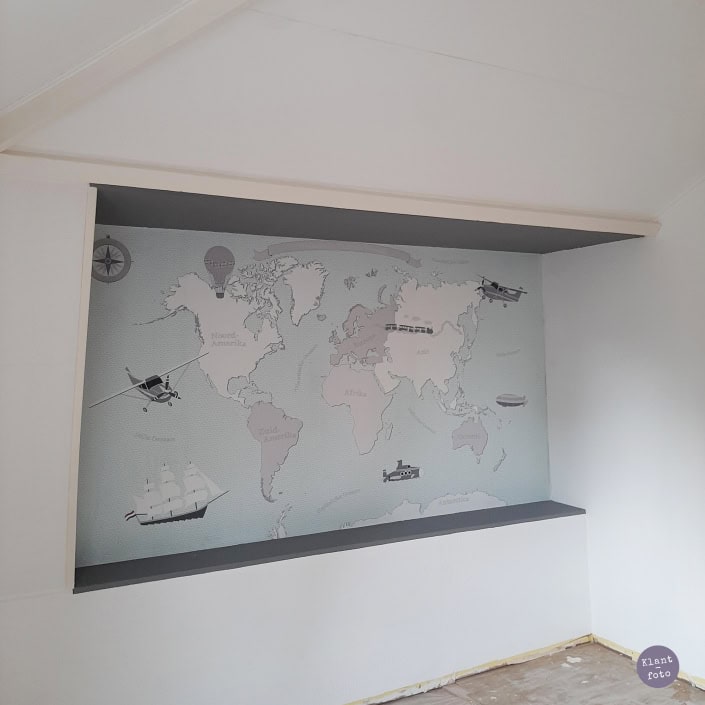 Wereldkaart behang voor kinderkamer Behang met wereldkaart en luchtvaartthema, kinderbehang.