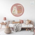 Behang met kat en tekst, kinderbehang, roze tinten.