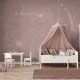 Behang, kinderbehang met grote bloemen en planten.