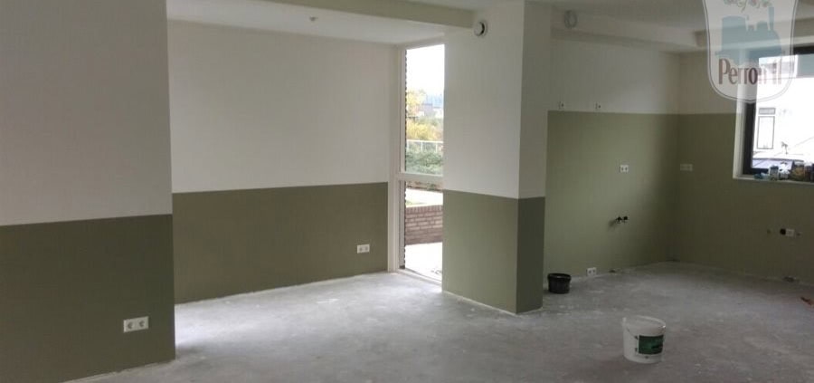 Behang, kinderbehang in een nieuwbouwwand.