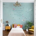 Behang, kinderbehang met tekst en decoratieve elementen.