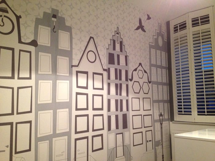 Kinderkamer met stadsgevel behang Behang met kinderbehang van een stadssilhouet, behang, kinderbehang.