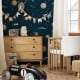 Behang, kinderbehang met ruimtevaartthema in kinderkamer.