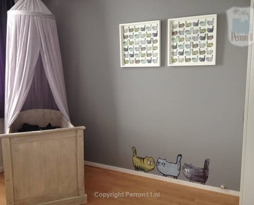 Behang, kinderbehang met katten en muis, in kinderkamer.