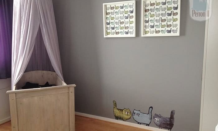 Behang, kinderbehang met katten en muis, in kinderkamer.