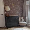 Kinderbehang met dierenmotief in een kinderkamer.