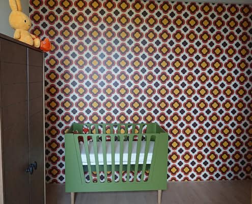 Behang, kinderbehang met retro patroon in kinderkamer.