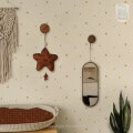 Behang, kinderbehang met sterrenmotief in kinderkamer.