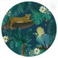 Kinderbehang met jungle dieren en planten, luipaard en papegaai.