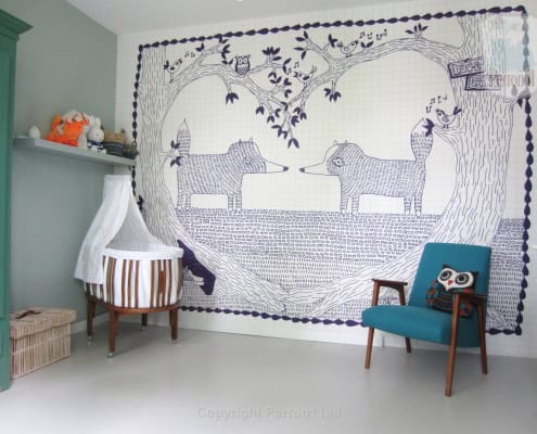 Behang, kinderbehang met vosjes en bosdieren in kinderkamer.