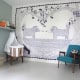 Behang, kinderbehang met vosjes en bosdieren in kinderkamer.