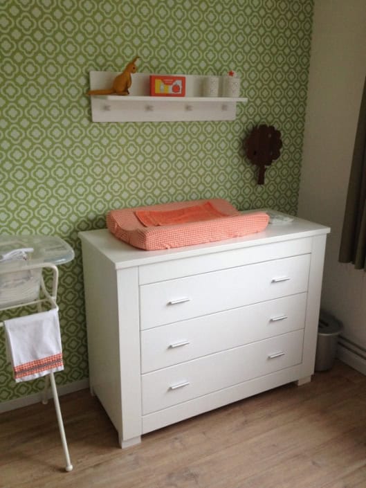 retro_behang_groen_olijf_kinderkamer Behang, kinderbehang met groene patroon op muur.