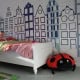 Behang, kinderbehang met stadselementen in blauw en wit.