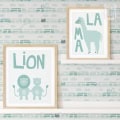Behang met kinderbehang met leeuw en giraf.