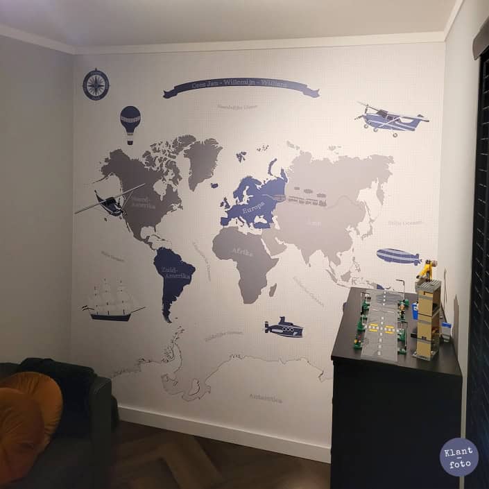 wereldkaart-behang-voertuigen-speelkamer Kinderbehang met wereldkaart en luchtvaartthema, behang, kinderbehang.