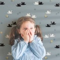Behang, kinderbehang met zwanen voor kinderkamer.